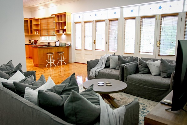 Smart-TV, Kinderspielzeug, BĂŒcher