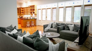 Smart TV, brinquedos, livros