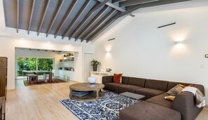 Smart TV, monitor de computadora y impresora 