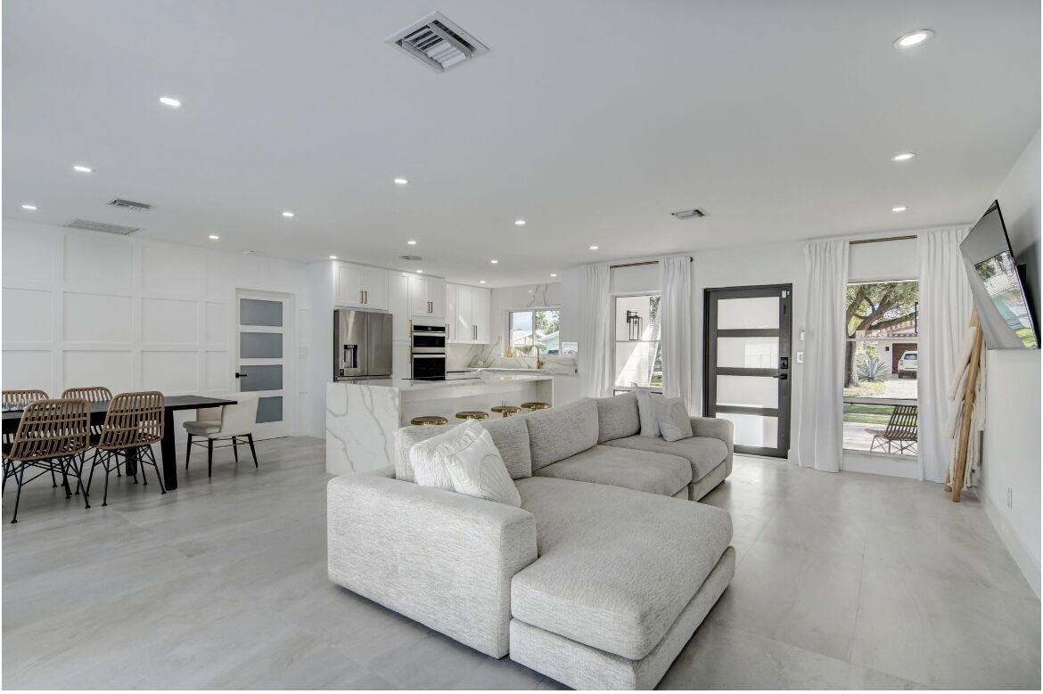 Fully renovated home close to the beach