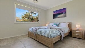 5 slaapkamers, een strijkplank/strijkijzer, reisbedje, wifi