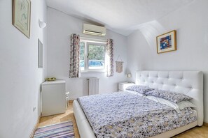 4 chambres, coffre-fort, fer et planche à repasser