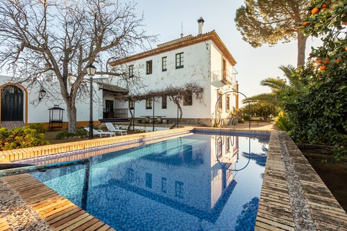 Manor house in the middle of Hacienda de Olivar