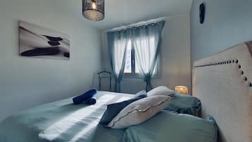 1 slaapkamer, een strijkplank/strijkijzer, gratis wifi, beddengoed