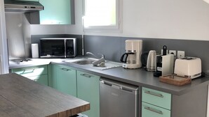 A compact kitchen with a microwave, coffee maker, toaster, and dishwasher. - The Lodge 106 apartment at the foot of Semnoz (Sévrier)