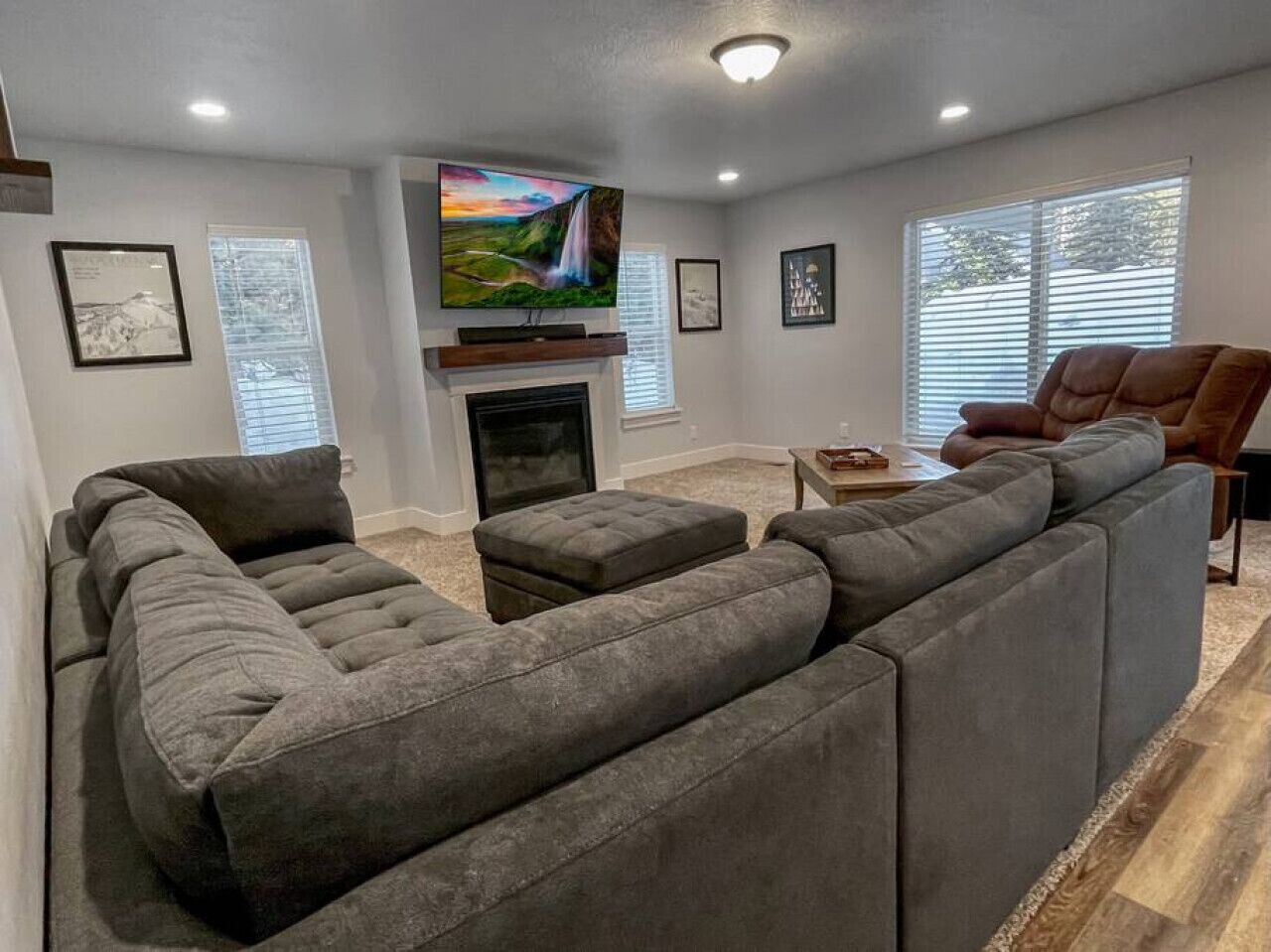 Smart TV, fireplace
