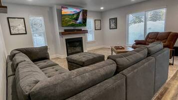 Smart TV, fireplace