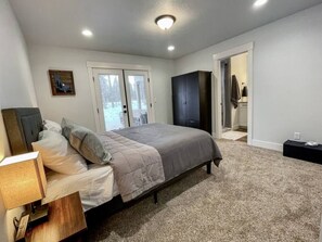 4 Schlafzimmer, Schreibtisch, Bügeleisen/Bügelbrett, Reisekinderbett