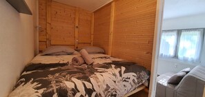 Bügeleisen/Bügelbrett, kostenloses WLAN, Bettwäsche
