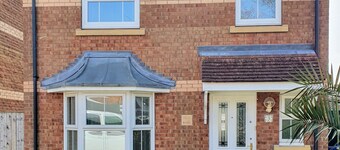 Spacious 3 Bedroom house, 2.5 bathrooms, garden and close to Beverley center 