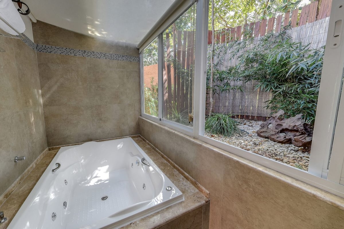 Chambre Double, vue jardin, rez-de-chaussée