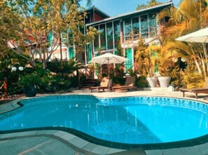 Indoor pool, open 7:30 AM to 9:00 PM, pool umbrellas, pool loungers - Ananda Pousada & Spa (Pirenópolis)