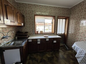 House | Private kitchen | Full-sized fridge, microwave, oven, stovetop