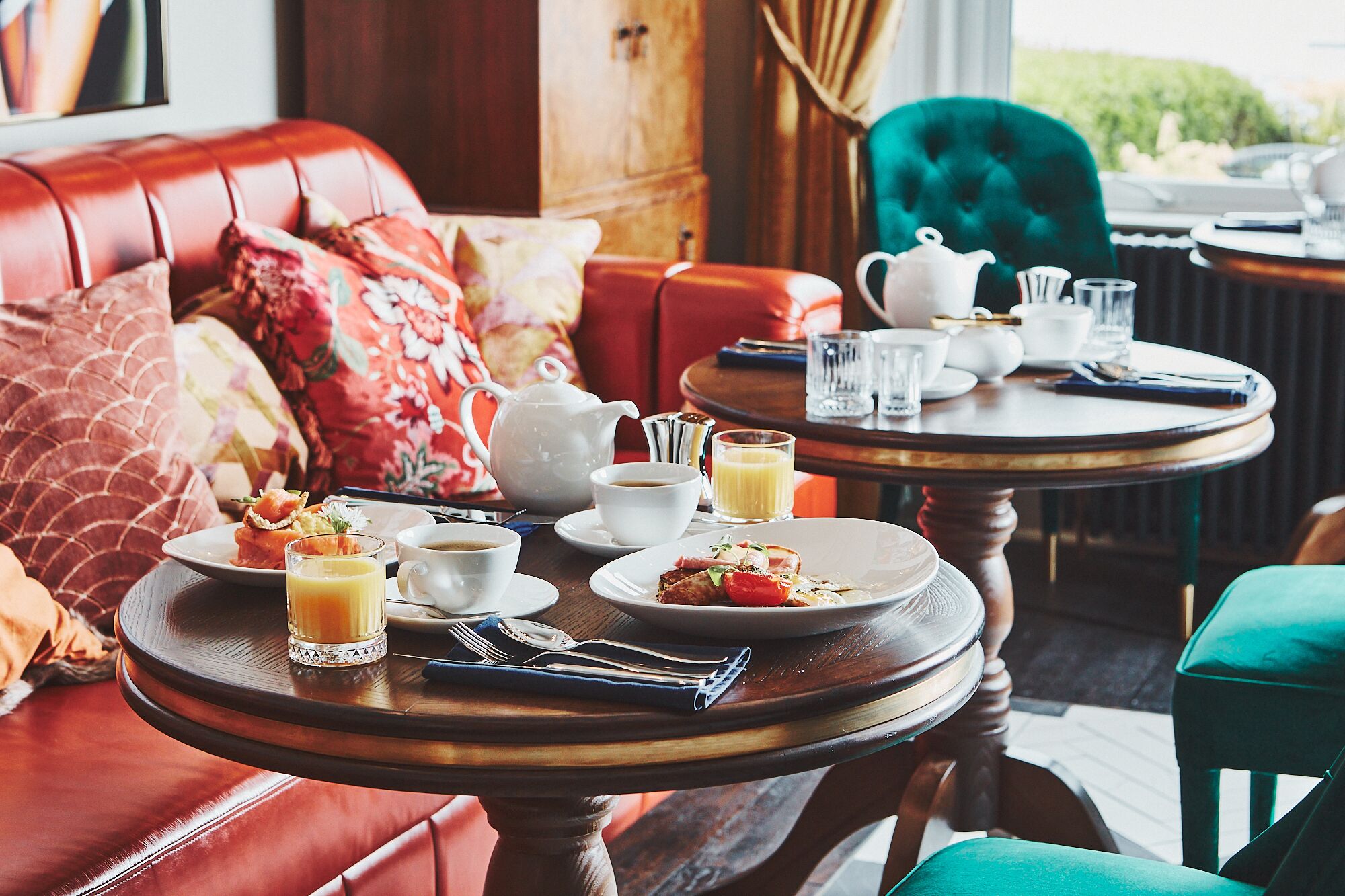 free daily full breakfast