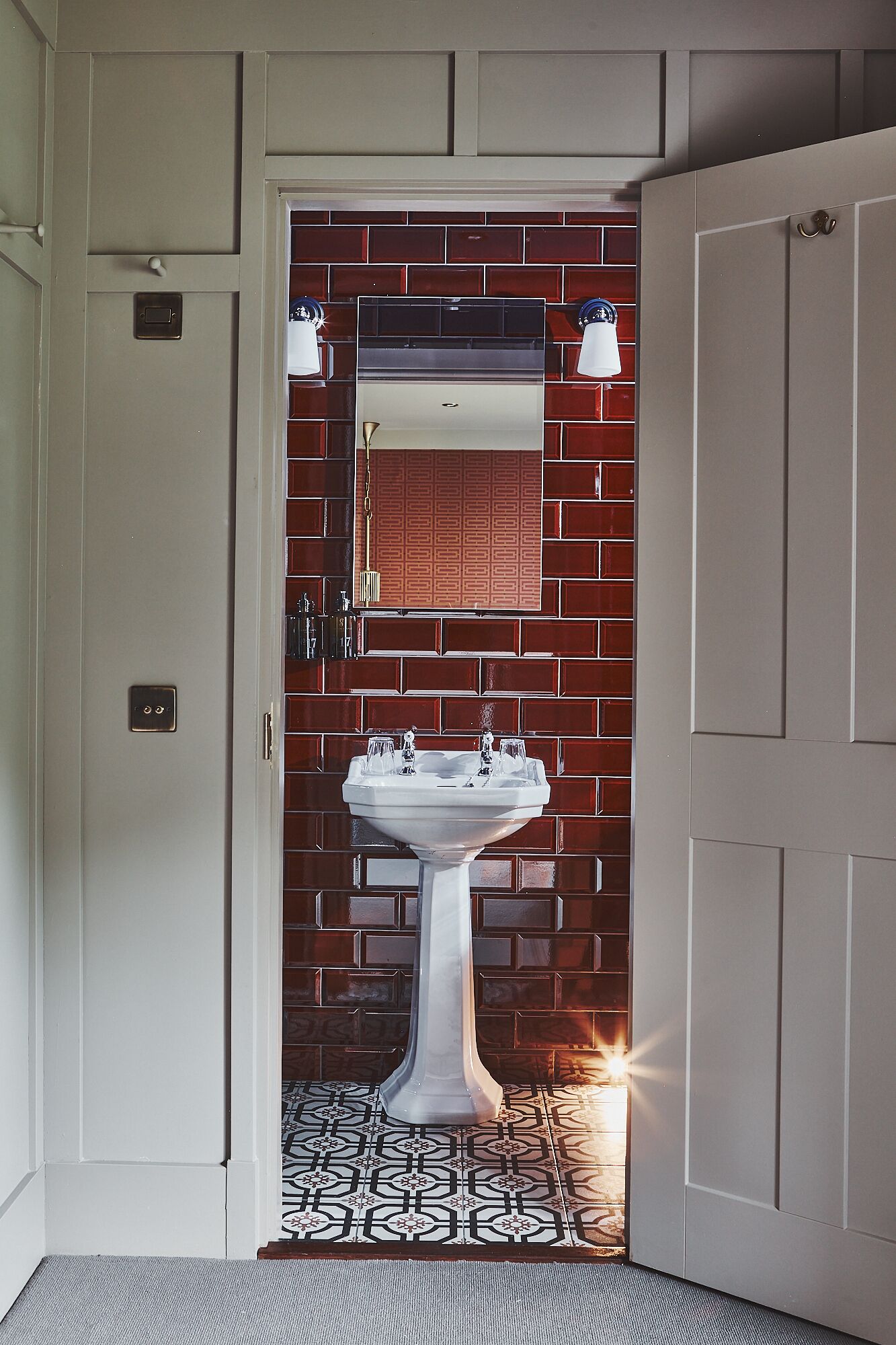 premium double room, 1 king bed, partial ocean view | 1 bedroom, premium bedding, in-room safe, individually decorated