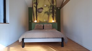 1 bedroom, iron/ironing board, free WiFi, bed sheets - Bright loft-style apartment in the woods (Saint-Paulet-de-Caisson)