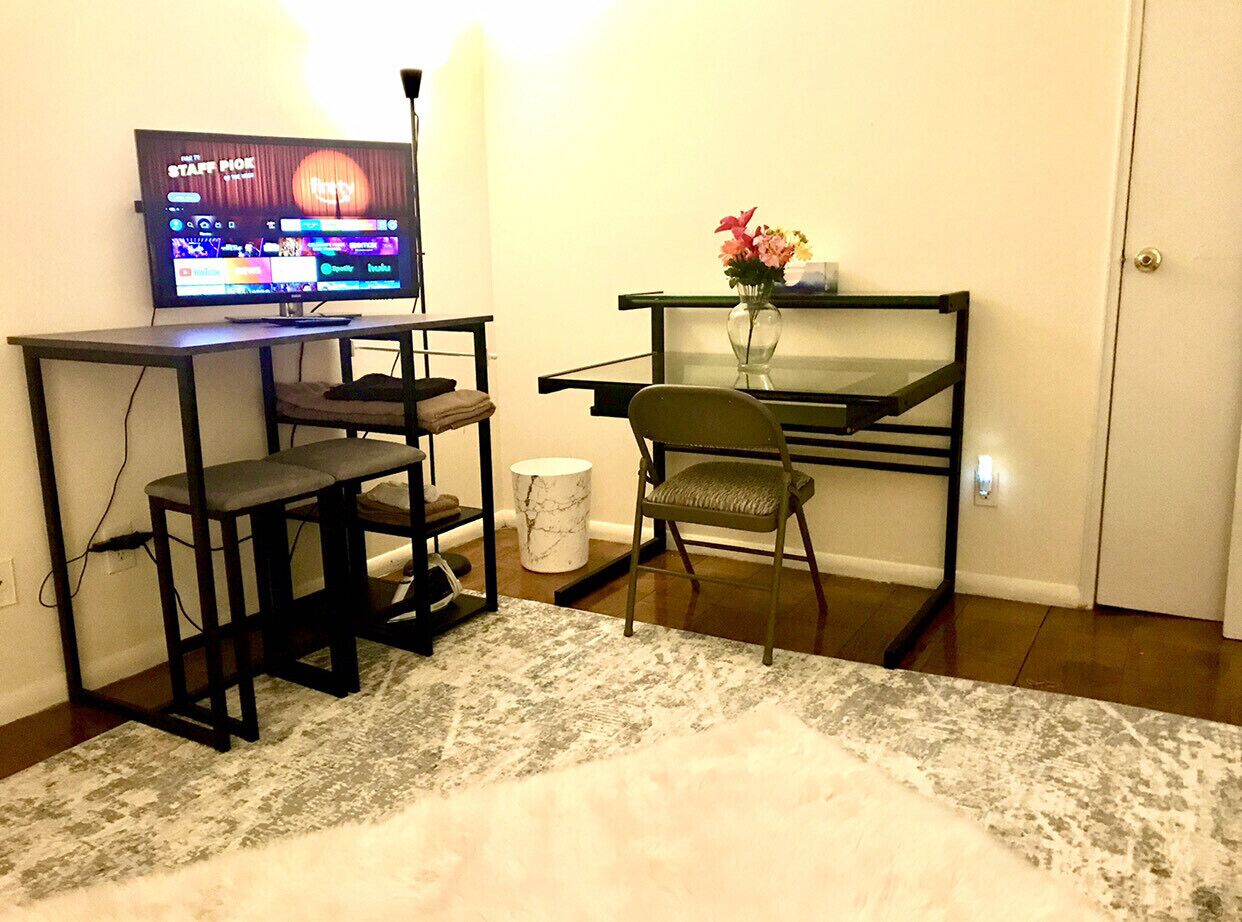 Bay Shore, New York, Private, Delightful, 1-Bedroom Apartment 