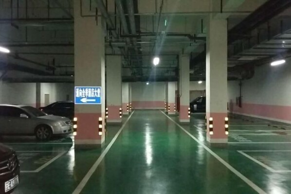 Free self-parking - JI Hotel (Taiyuan Jianshe South Road) (Taiyuan)