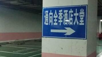 Bãi đậu xe tự phục vụ miễn phí