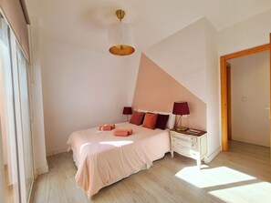 2 bedrooms, iron/ironing board, travel cot, free WiFi