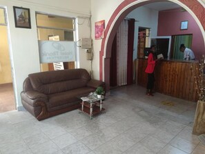 ฝ่ายต้อนรับ