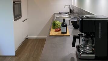 Kylskåp, ugn, spishäll och diskmaskin