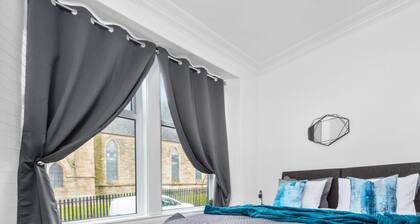 Traditional ground floor apartment close to train station