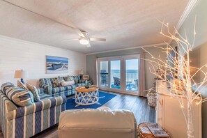 TV, DVD player - Flip Flops & Sunsets Mariner West 605-Beachfront-1bd-2ba! Very Private Oceanfront Balcony (Panama City Beach)