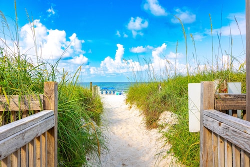 Flip Flops & Sunsets Mariner West 605-Beachfront-1bd-2ba! Very Private Oceanfront Balcony