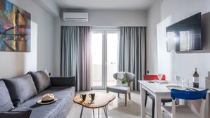 Superior Suite One Bedroom | 低過敏寢具、客房內保險箱、書桌、遮光布/窗簾