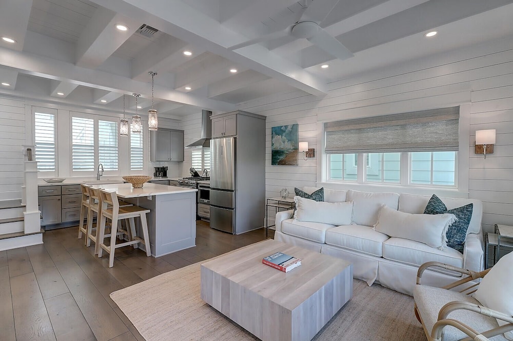 Lakeside Beach Cottage@Cinnamon Shore South w/ Access to Great Amenities!
