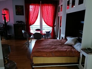 1 bedroom, desk, WiFi, bed sheets