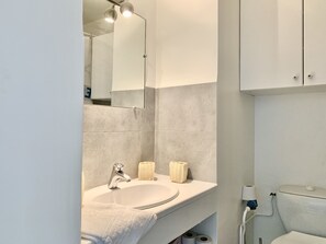 Shower, towels - #AL | Le bleuet 💙 T2 with terrace (Échirolles)