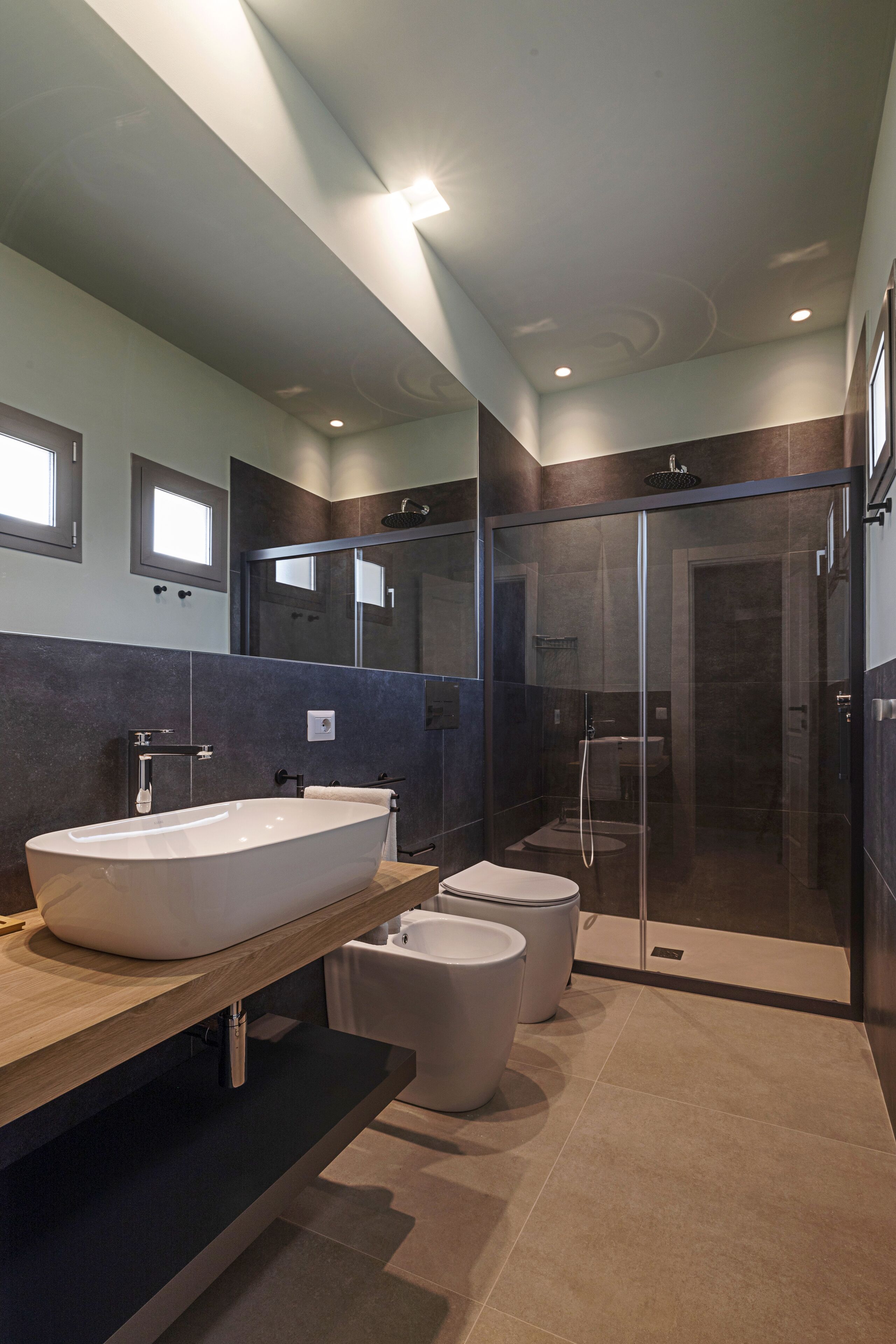 shower, free toiletries, hair dryer, bidet