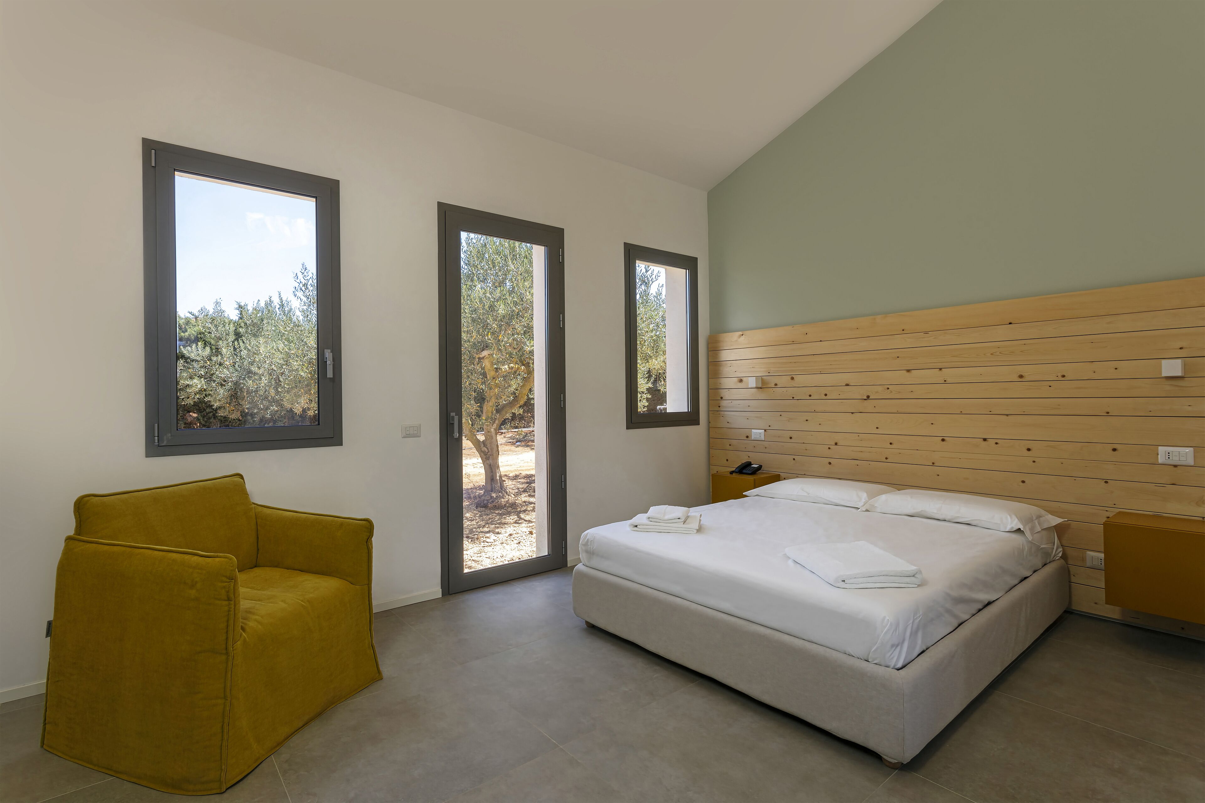 premium bedding, down duvets, minibar, in-room safe