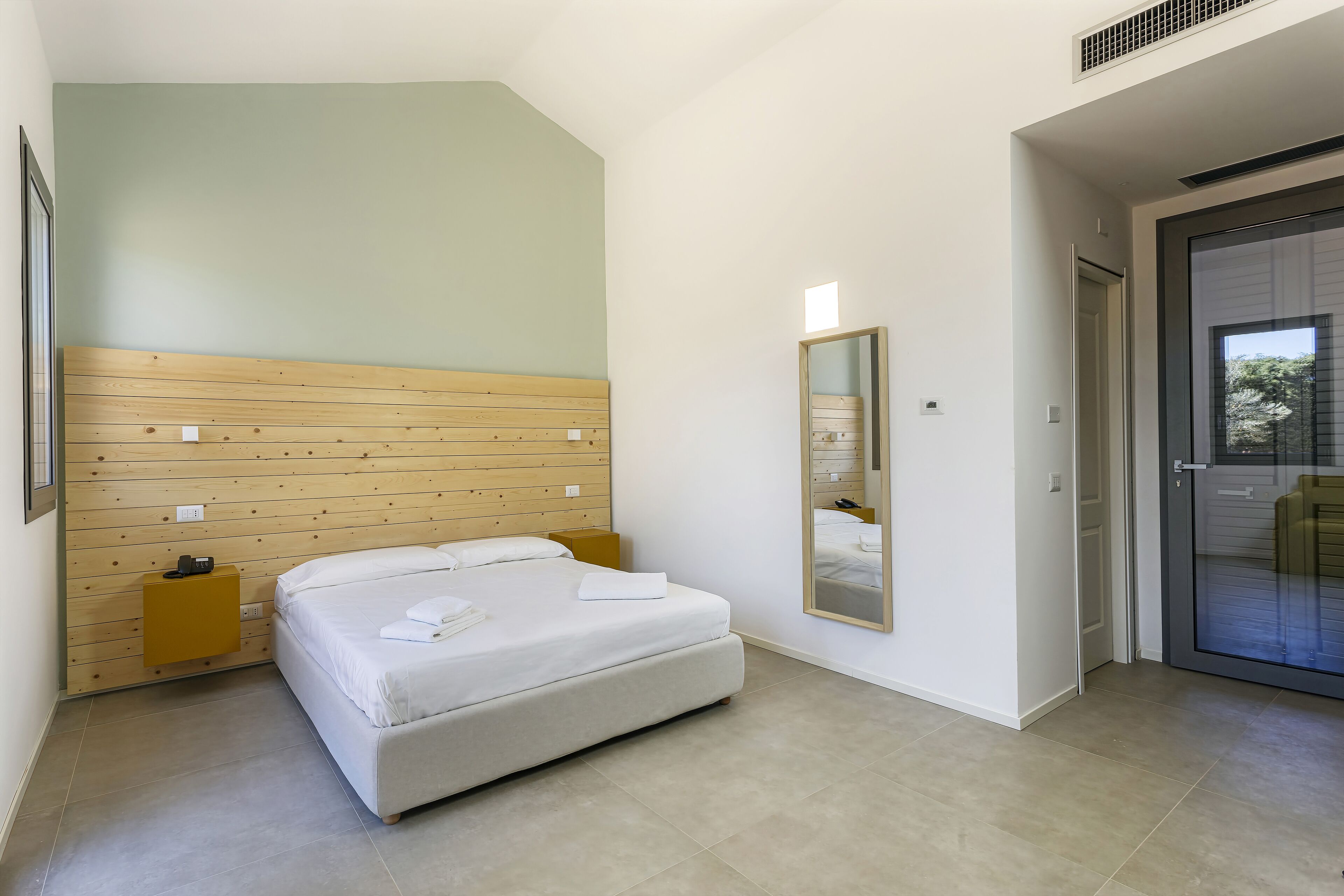 premium bedding, down duvets, minibar, in-room safe