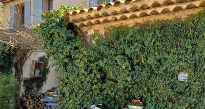 Studio with private garden Aix-Luberon-Verdon * Dinner and Jacuzzi extra