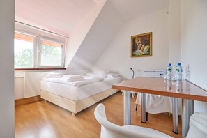 Desk, free WiFi, bed sheets - Park Inn Resort (Miroslawiec)