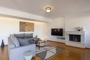 Deluxe Penthouse | Living area | Printers