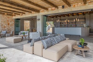 Hypo-allergenic bedding, in-room safe, individually decorated - Eliamos Villas Hotel & Spa (Kefalonia)