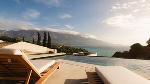 Vil·la familiar | Piscina | Piscina a l'aire lliure de temporada 