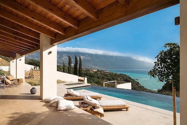 Thalassa Two Bedroom Villa with outdoor private pool and sea view | Hồ bơi | Hồ bơi ngoài trời phục vụ theo mùa