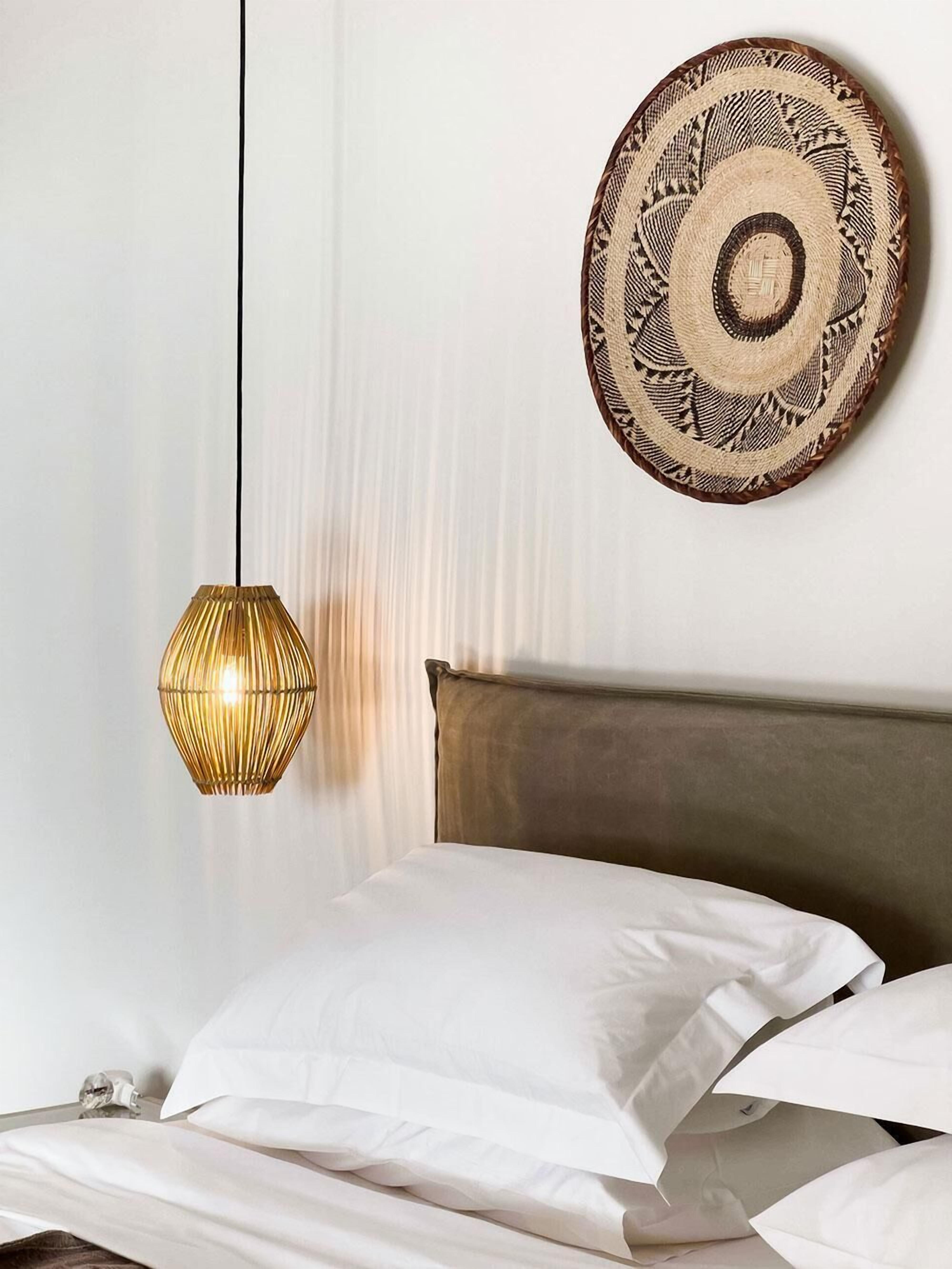 Elia One Bedroom Villa with outdoor private pool | Allergitestade sängkläder och värdeförvaringsskåp på rummet