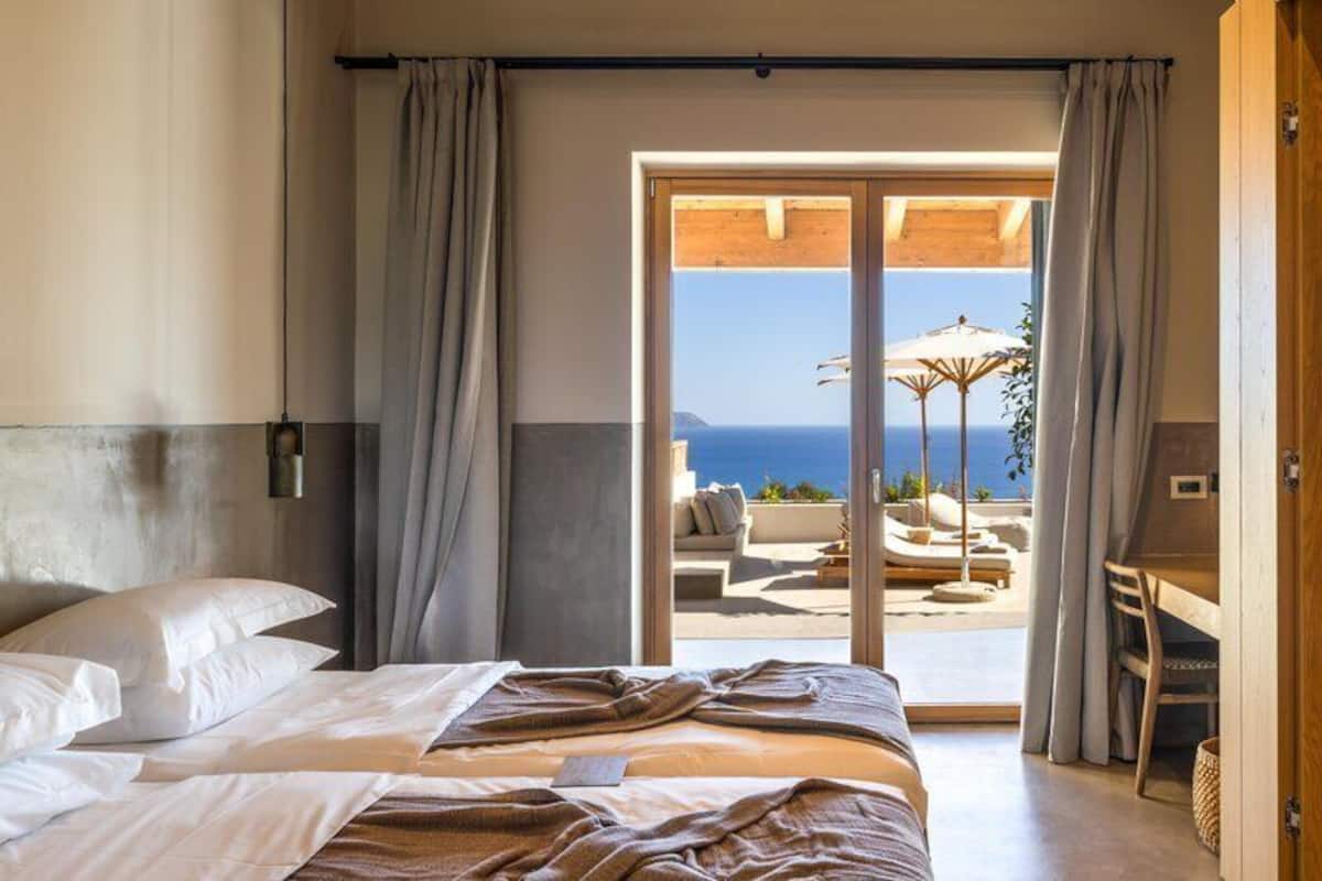 Eliamos Three Bedroom Villa with outdoor private pool and sea view | Hypo-allergenic bedding available, in-room safe, laptop workspace