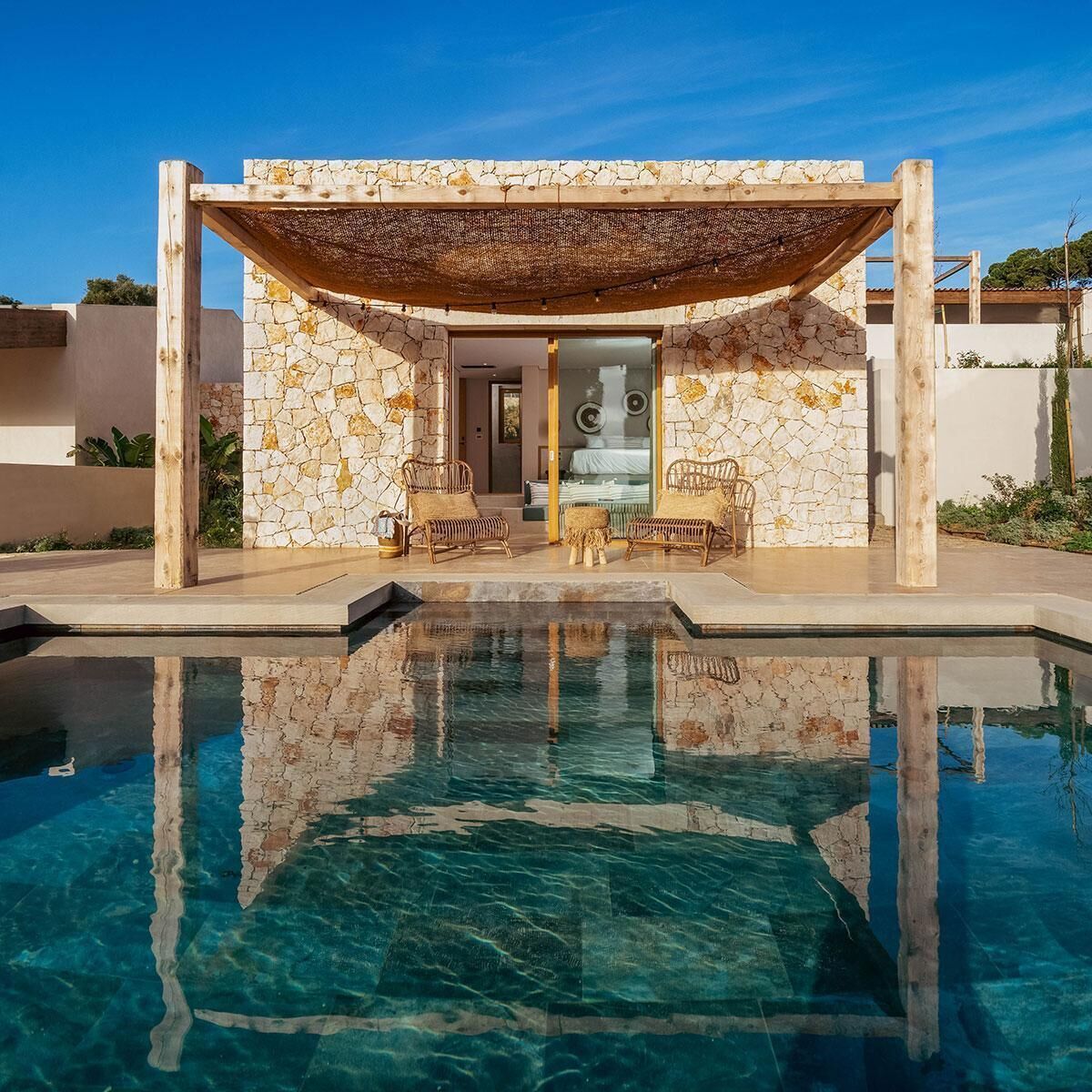 Ammos Sea View Suite with Private Pool | Hypo-allergenic bedding, in-room safe, individually decorated