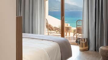 Thalassa Two Bedroom Villa with outdoor private pool and sea view | 1 間臥室、低過敏寢具、客房內保險箱、獨特裝潢