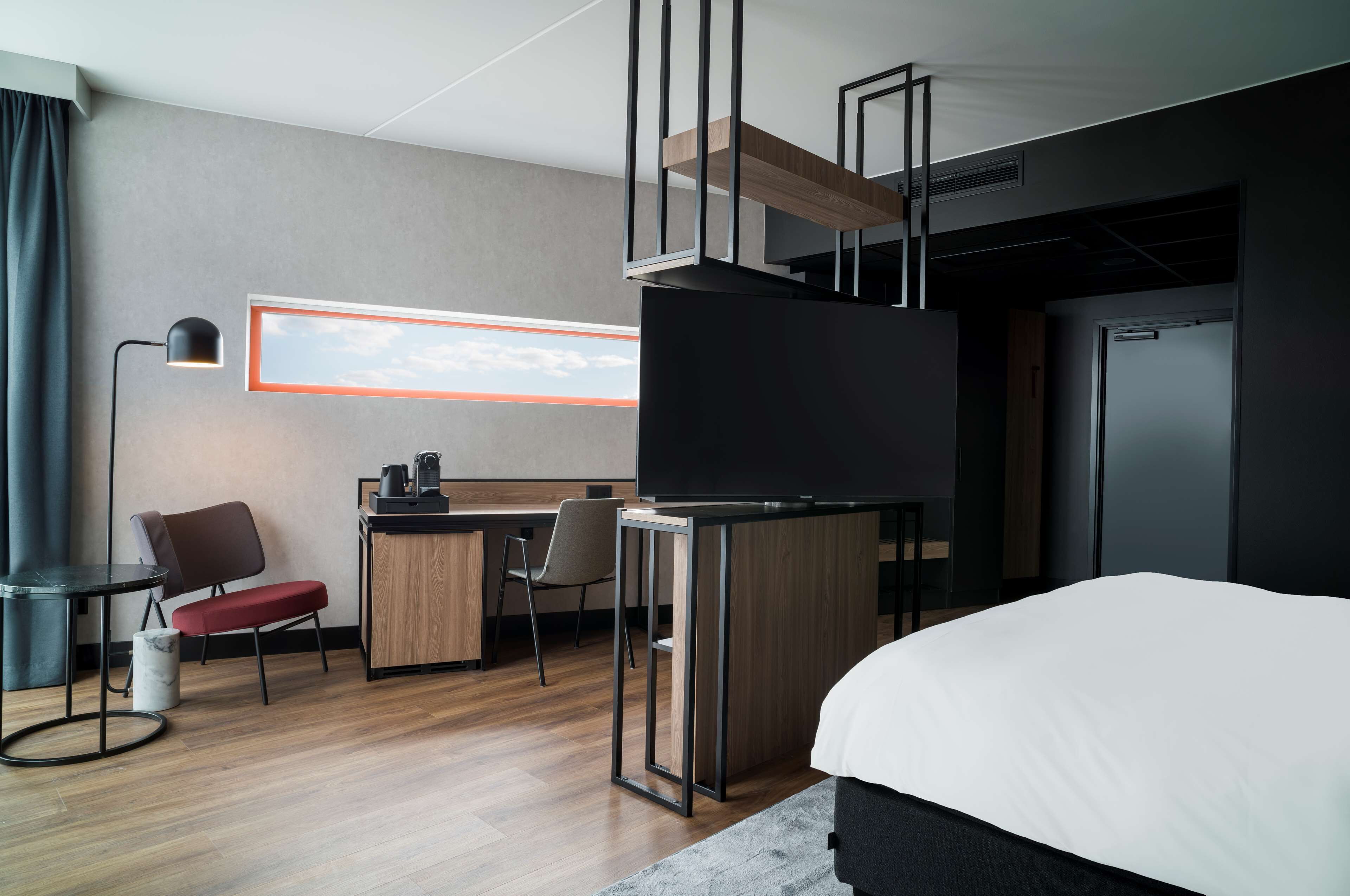 Superior Room | In-room safe, desk, soundproofing, iron/ironing board