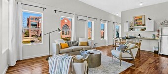 The Brick House - Walk DT or U of A - 3 Suites