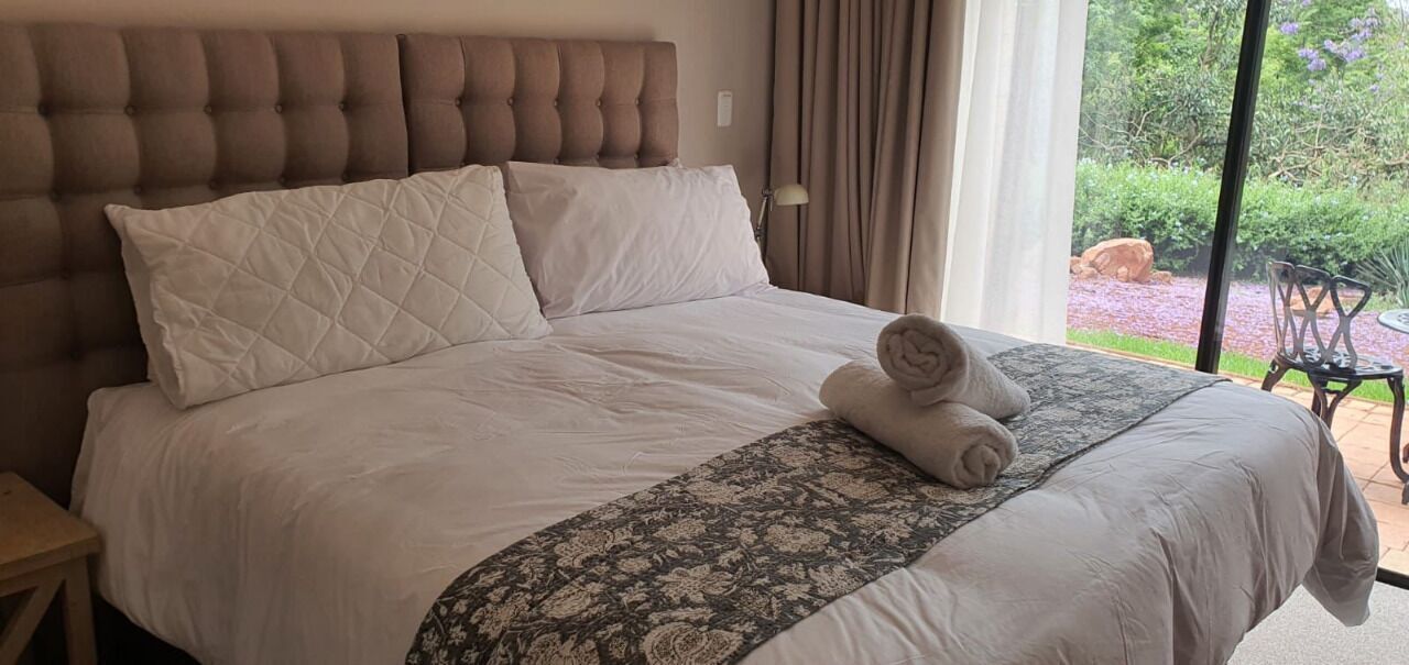 Premium bedding, desk, soundproofing, free WiFi