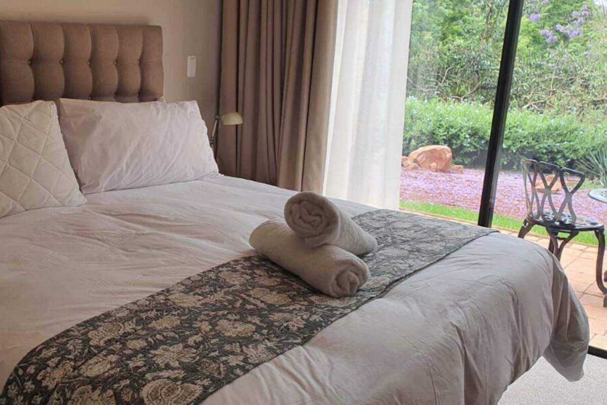 Premium bedding, desk, soundproofing, free WiFi